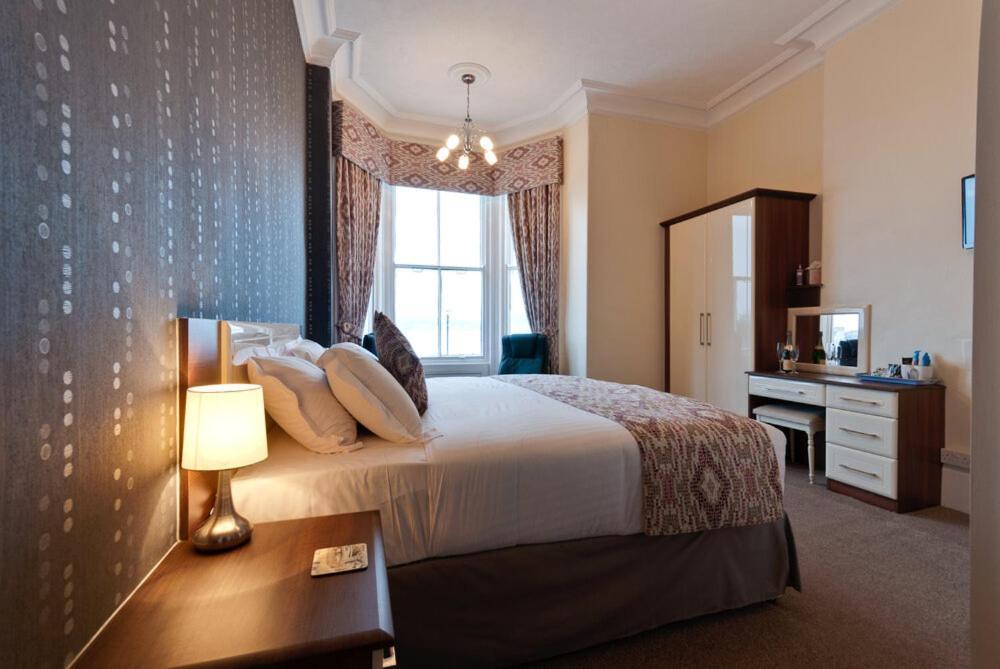 Lauriston & Lawton Court Hotel Llandudno Bagian luar foto