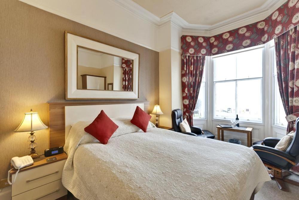 Lauriston & Lawton Court Hotel Llandudno Bagian luar foto