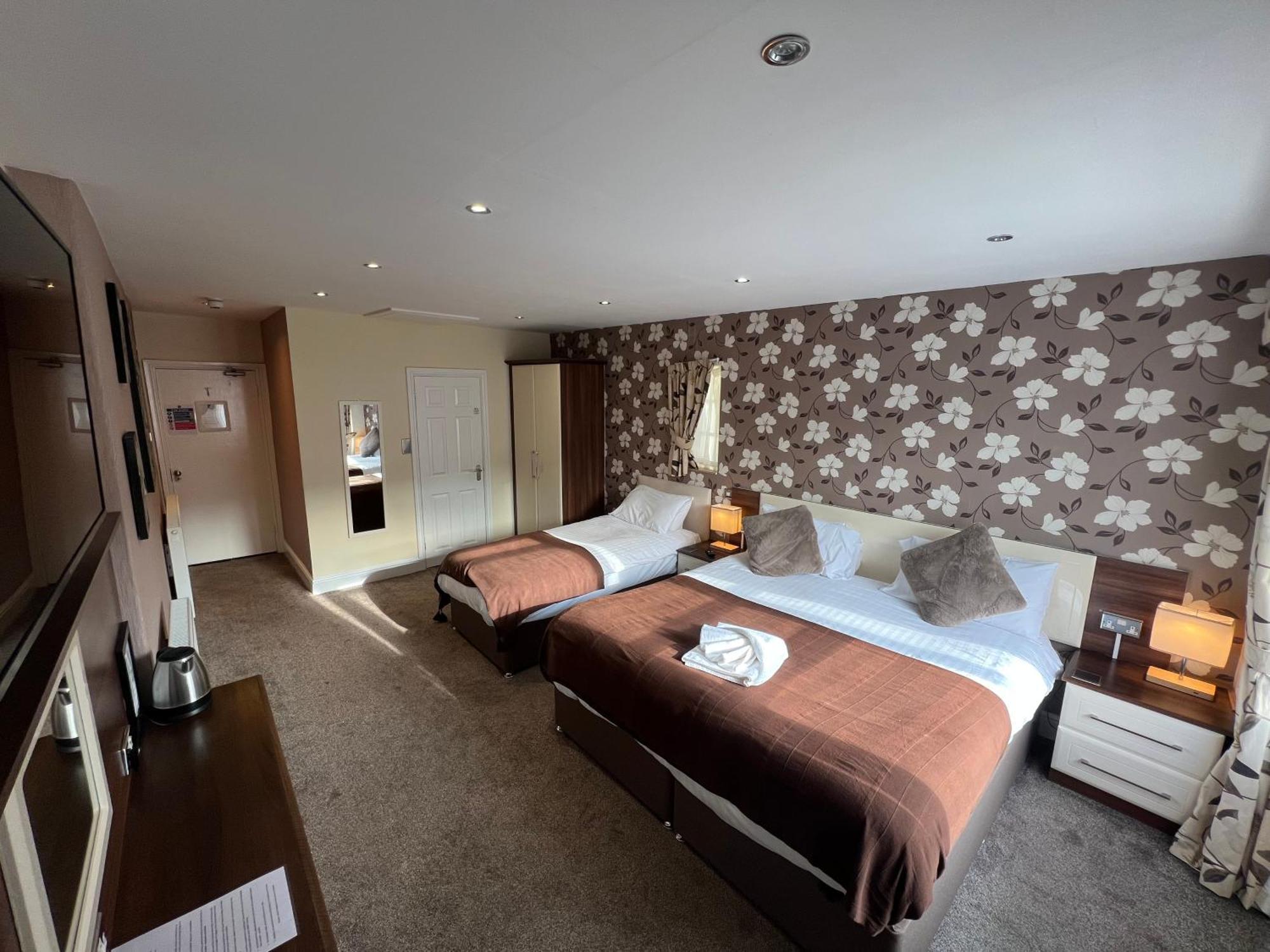 Lauriston & Lawton Court Hotel Llandudno Bagian luar foto