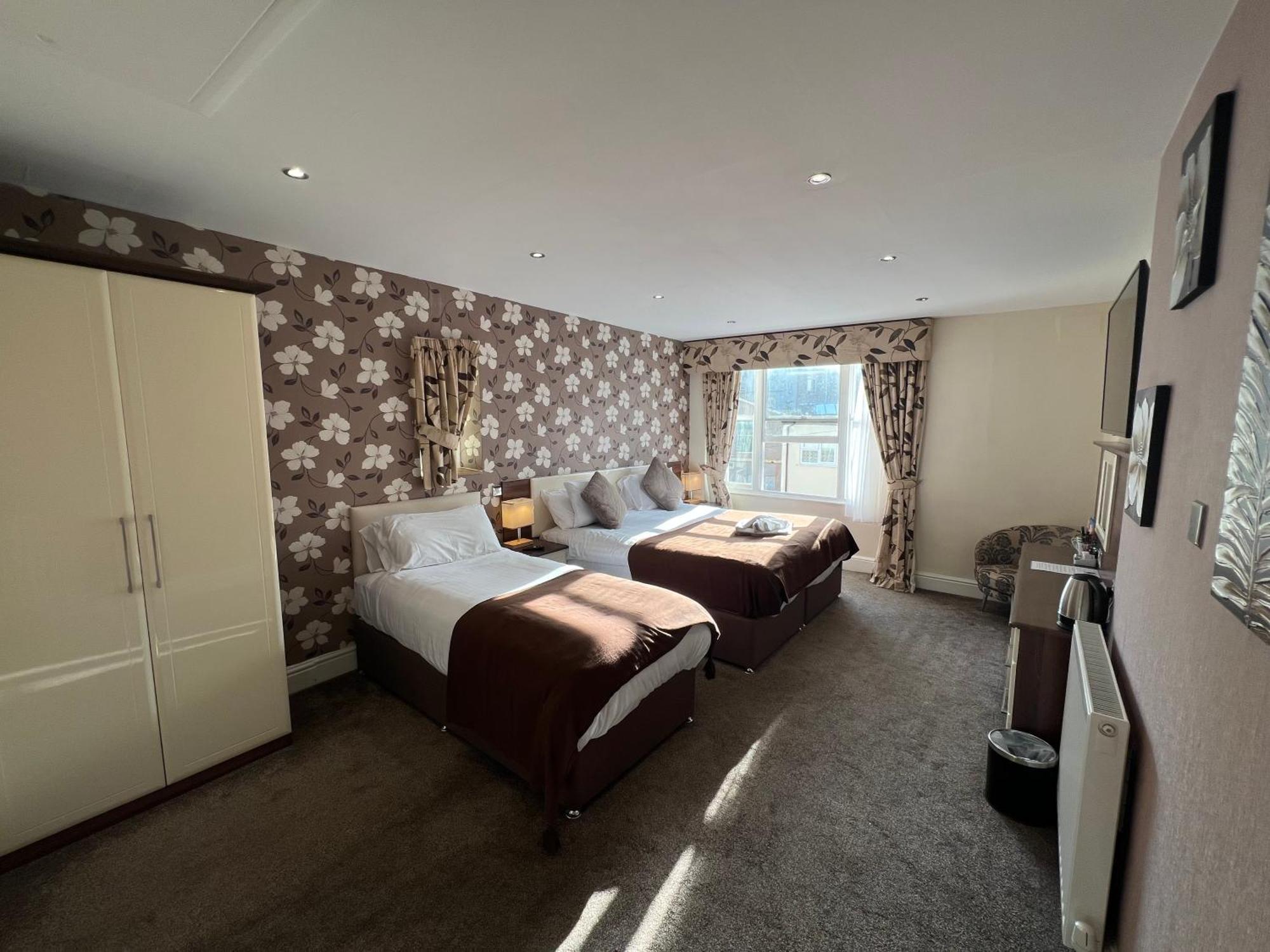 Lauriston & Lawton Court Hotel Llandudno Bagian luar foto