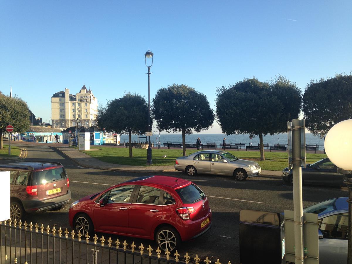 Lauriston & Lawton Court Hotel Llandudno Bagian luar foto
