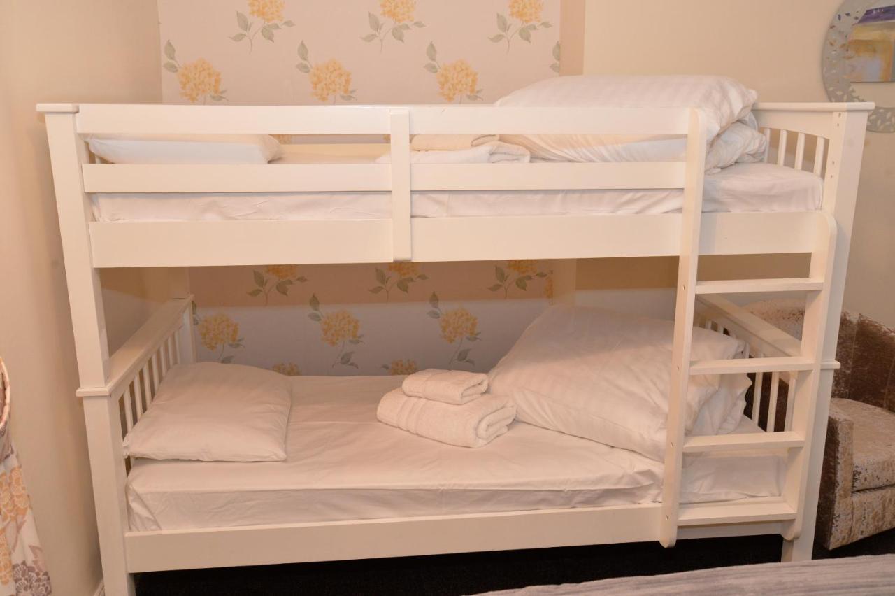 Lauriston & Lawton Court Hotel Llandudno Bagian luar foto