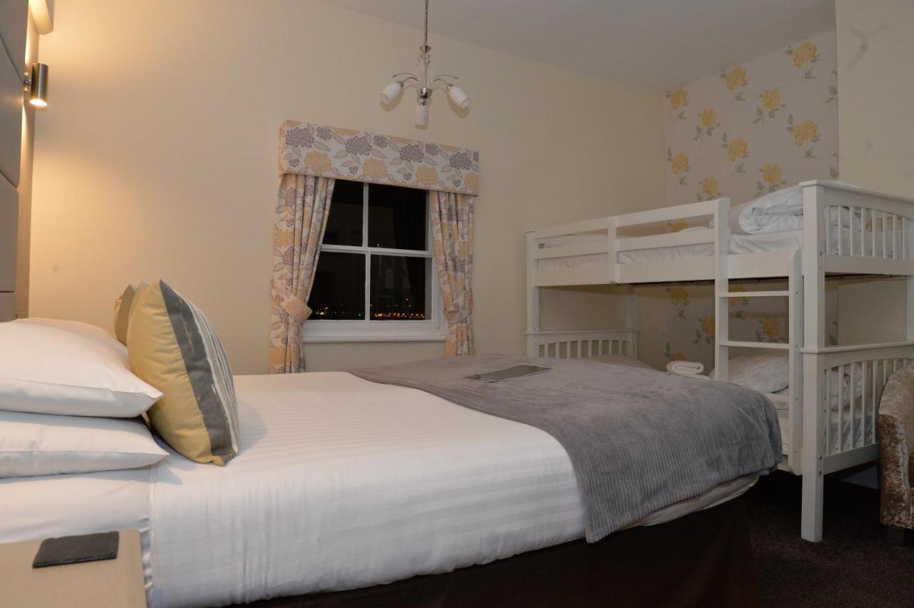 Lauriston & Lawton Court Hotel Llandudno Bagian luar foto
